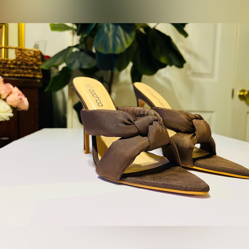 Boohoo Dark Brown/Chocolate Knotted Heels/Mules NWOT Size 8